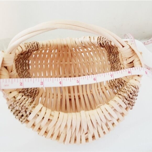 Handcrafted basket farmhouse decor style - Picture 3 of 7